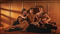 CINE L-A UCIS PE TATA?