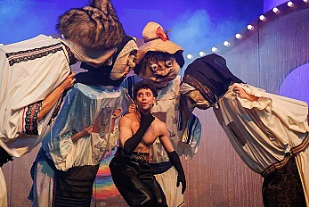 moarte-la-teatrul-de-revista-fnt35