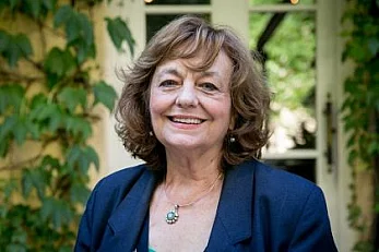 Ana Blandiana vine la „Dialoguri fara masca”