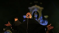 Fado sub mantia neagră (online)