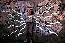 Dancing Graffiti - ziduri văzute și nevăzute